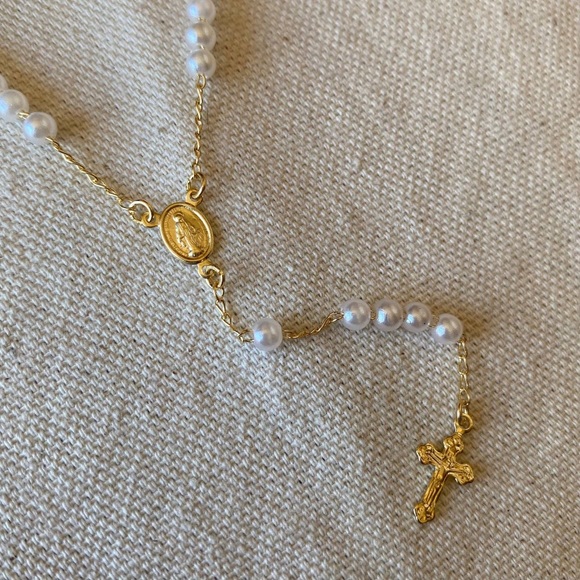 New 18k Gold Filled Our Lady of Grace Pearl Rosary Necklace. - Picture 5 of 5
